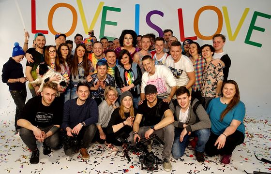 Hashtag #PolandWakeUp promuje teledysk polskich gejów i lesbijek na cześć George’a Michaela