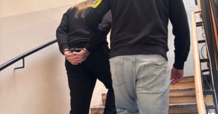 Gaz pieprzowy wymierzony w influencerów. Policjanci rozliczyli sprawcę