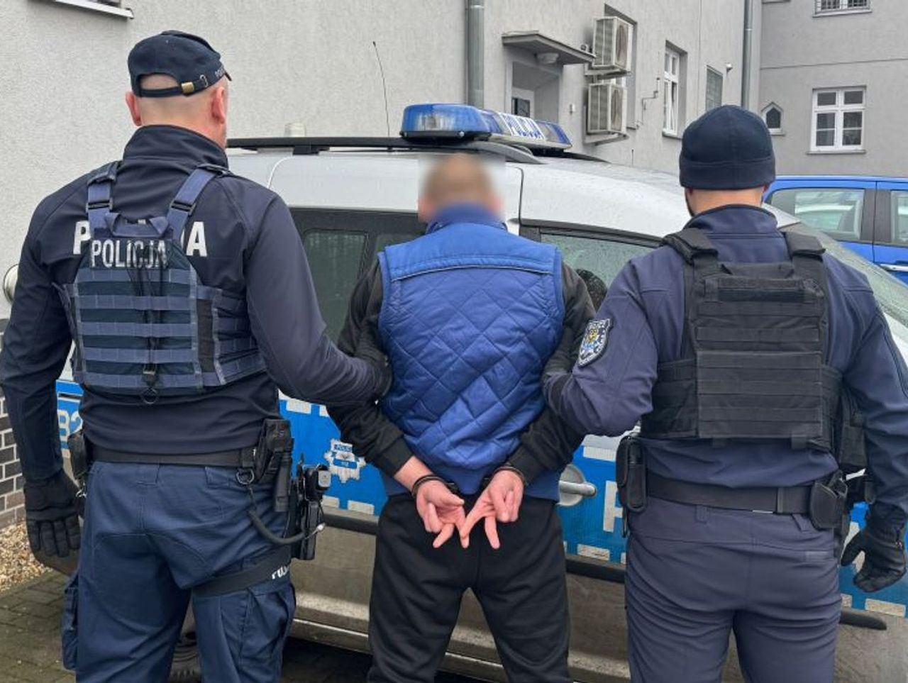 Milicz: Zdemolował sklep i wybiegł z łupem