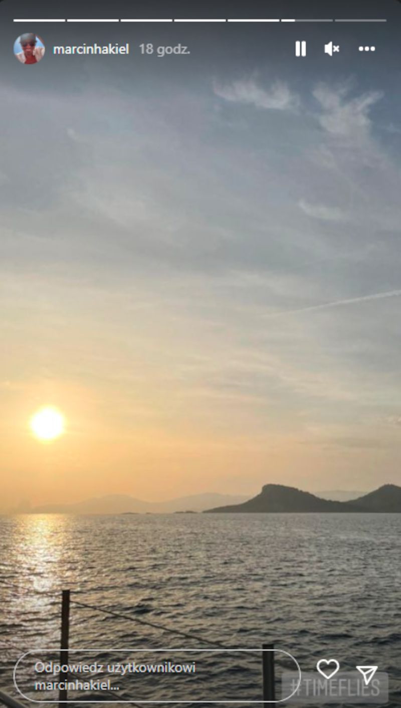 Marcin Hakiel z uśmiechem na ustach wypoczywa na wakacjach. Tylko pozazdrościć? 