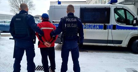 Był kompletnie pijany. Zabił kota, a ciało wyrzucił do śmieci