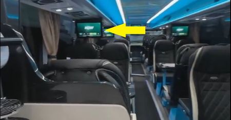 Zajrzeli do autokaru piłkarzy. Od udogodnień pęka głowa