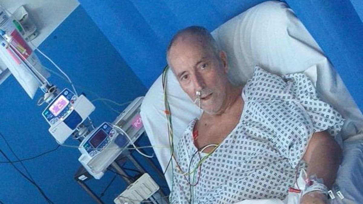 65-latek chory na COVID-19 doświadczał problemów z wątrobą, halucynacji oraz bólu brzucha