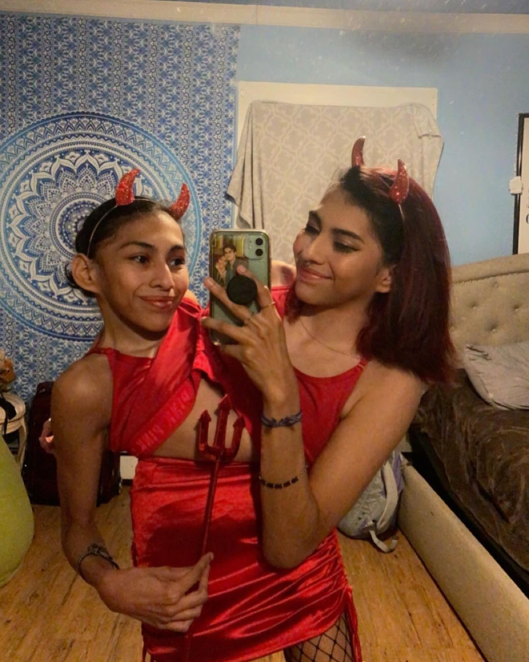 Bliźniaczki syjamskie podbijają media społecznościowe