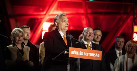 Siemoniak wspomina: pamiętam dobrą współpracę z Orbanem