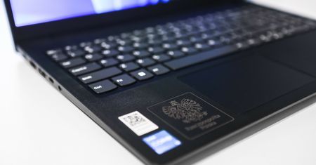 Klapa programu PiS. Dziesięć tysięcy laptopów kurzy się w magazynie