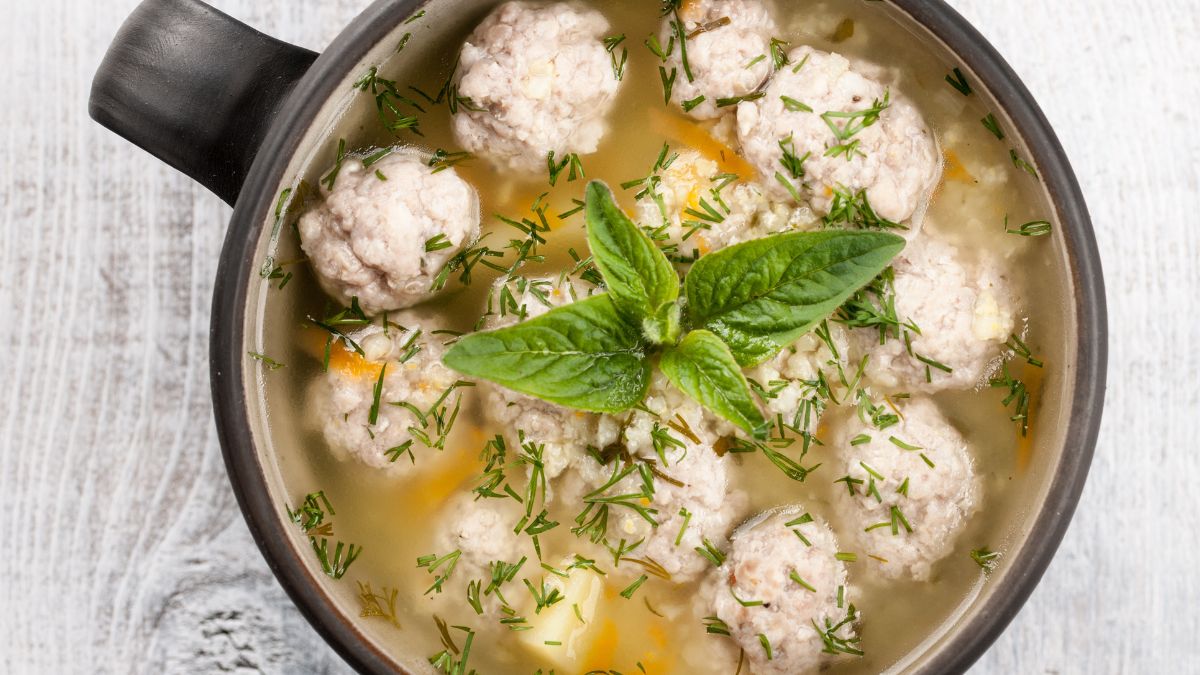 Kwaśny klops to zupa znana na Pomorzu 