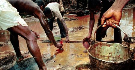 Mimo sygnałów o skażeniu Shell tłoczył ropę w Nigerii. Wyciekły tajne maile