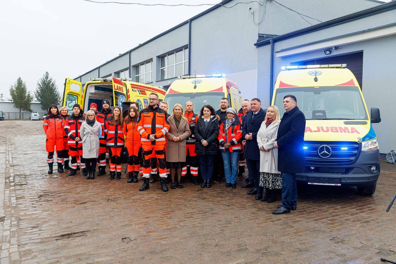 Białystok: Pogotowie ratunkowe ma trzy nowe ambulanse za prawie 2 mln zł