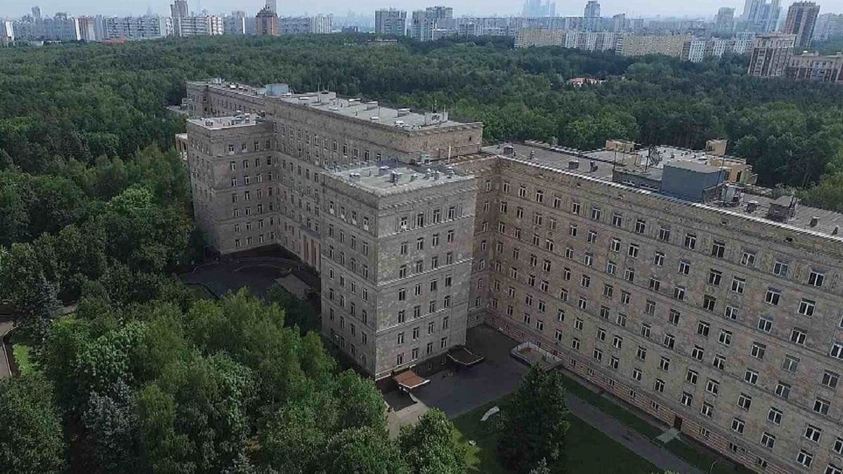 Rosjanie budują schron w szpitalu dla polityków