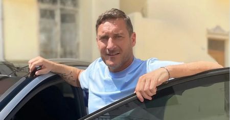 Legendarny piłkarz pierze kolejne brudy. Mówi o hotelowych schadzkach żony