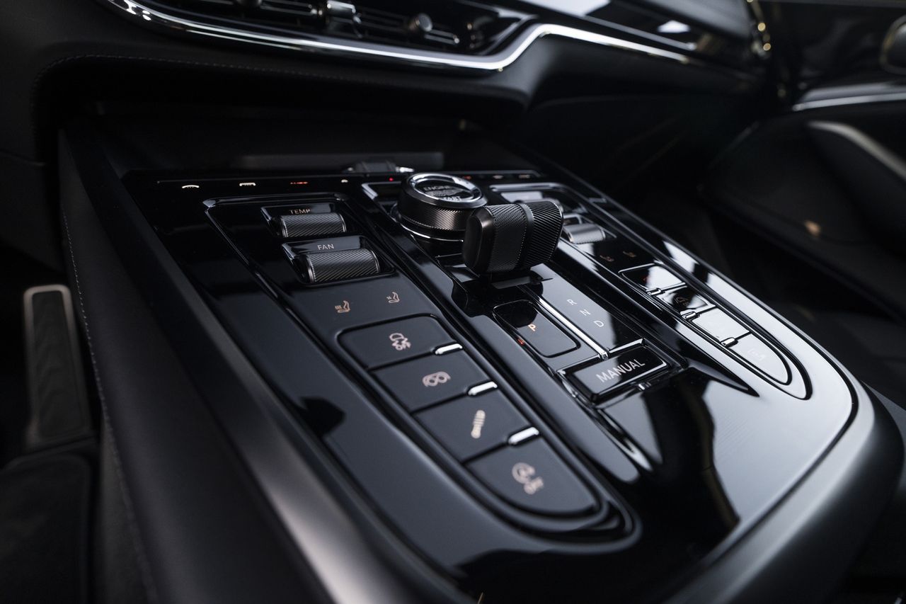 Aston Martin DBX S (2025)
