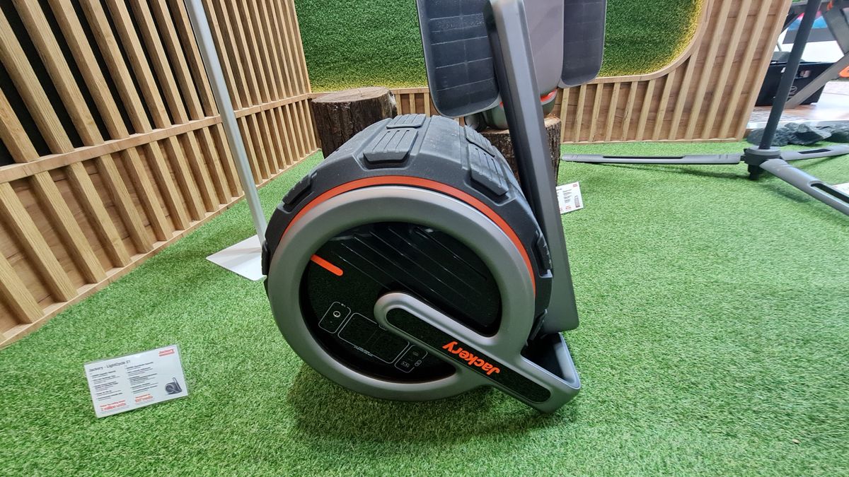 Jackery Light Cycle S1 to "opona mocy", którą możesz zabrać niemal wszędzie