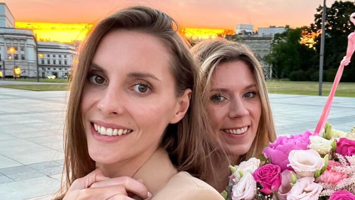 Marta Warchoł z TVN24 wymienia czułości z narzeczoną na ściance