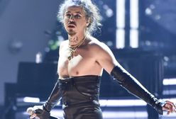 Michał Szpak w zdumiewającej stylizacji. Śpiewając, miał łzy w oczach