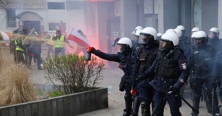 "Wszędzie czuć gaz pieprzowy". Starcia z policją na proteście rolników