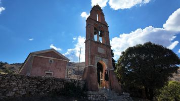 Old Perithia na Korfu. Wioska duchów, która nie jest pusta