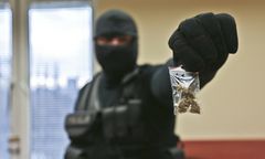 Komedia na komisariacie. Przyszedł na przesłuchanie z narkotykami