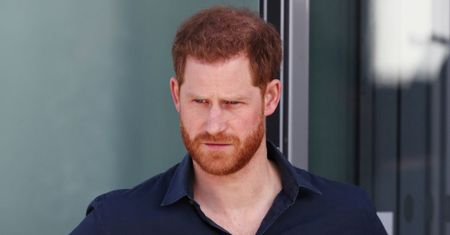 Pierwsza praca Harry'ego. Został dyrektorem
