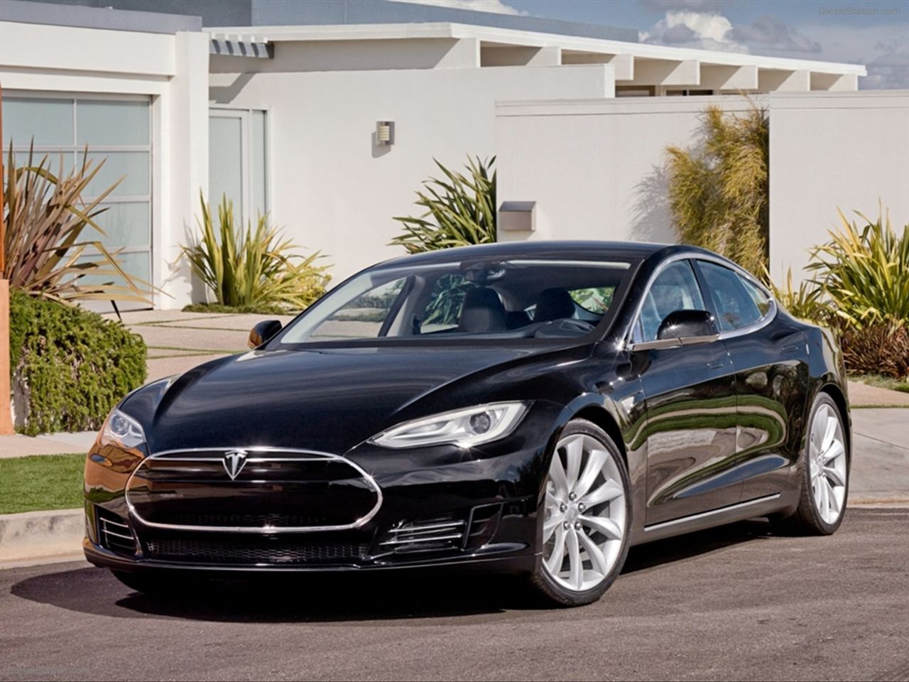 Tesla S