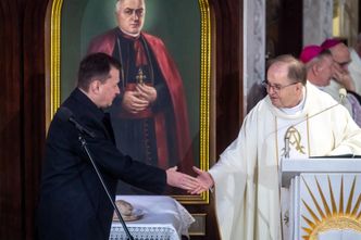 Fundacja i spółki o. Rydzyka z dopłatami z tarczy antykryzysowej. Niemal milion złotych