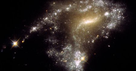 Teleskop Hubble’a odnajduje sznur "galaktycznych pereł"