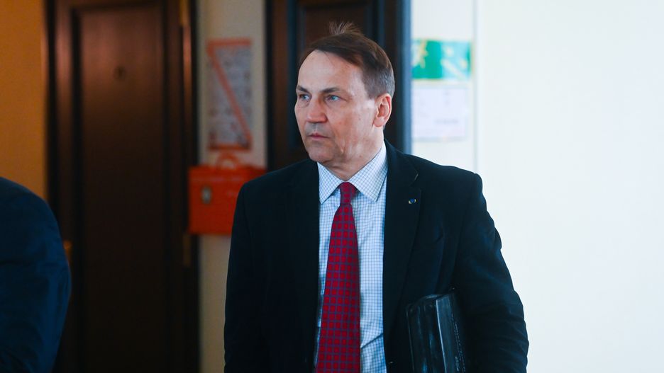 Warszawa, 23.04.2024. Minister spraw zagranicznych Radosław Sikorski przed posiedzeniem rządu w KPRM w Warszawie, 23 bm. Na posiedzeniu szef MSZ przedstawi założenia polityki zagranicznej na 2024 r. (aldg) PAP/Piotr Nowak