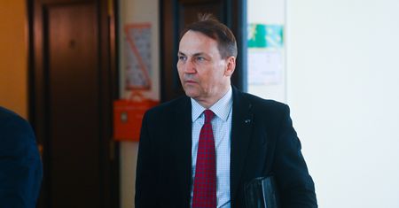 "Sikorski rozprawi się z mitami PiS". Szef MSZ przypomni w obecności prezydenta, że to rząd prowadzi politykę zagraniczną