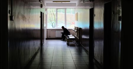 Ukryte ofiary koronawirusa. "Seniorzy odchodzą po cichu"