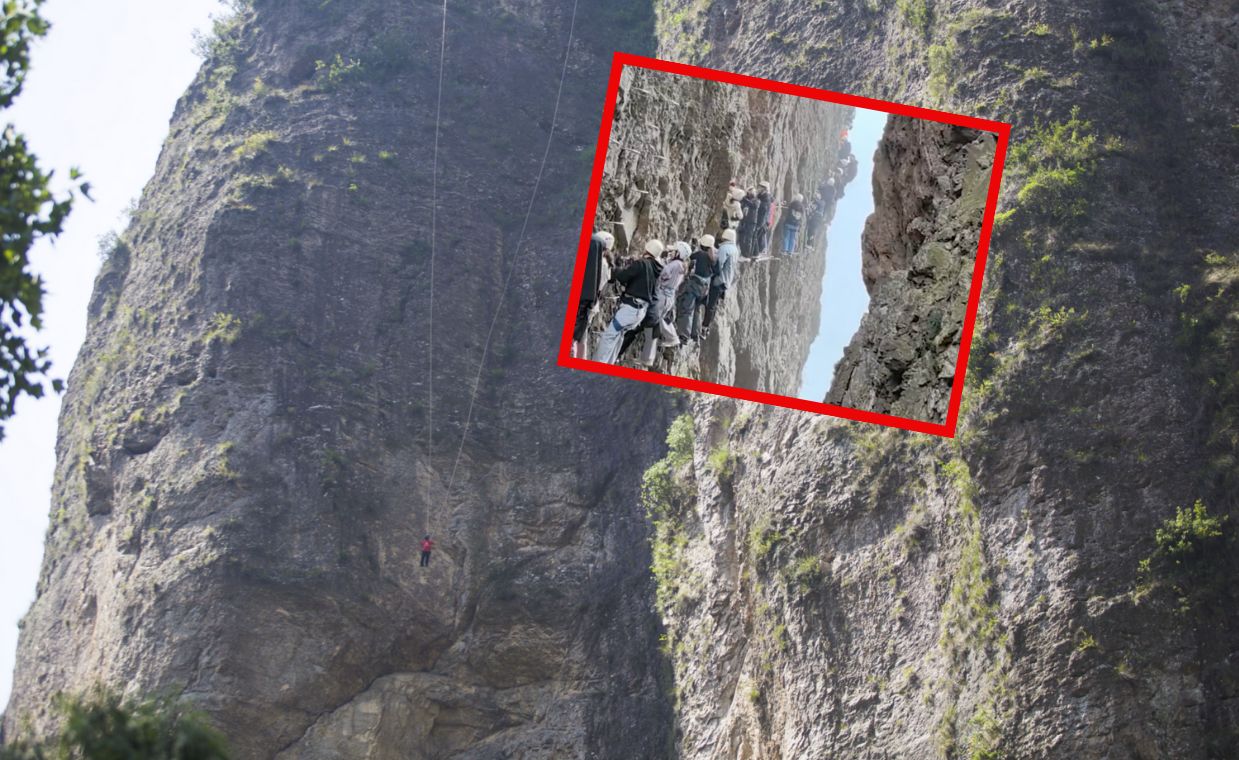 Tourists stuck over the abyss. Shocking recording