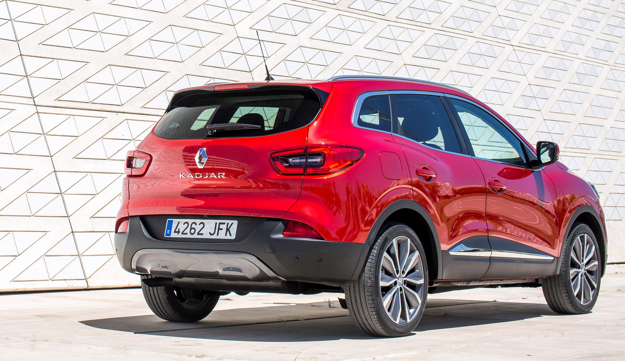 Mając 100 tys. zł można żonglować silnikami i wyposażeniem Renaulta Kadjara.