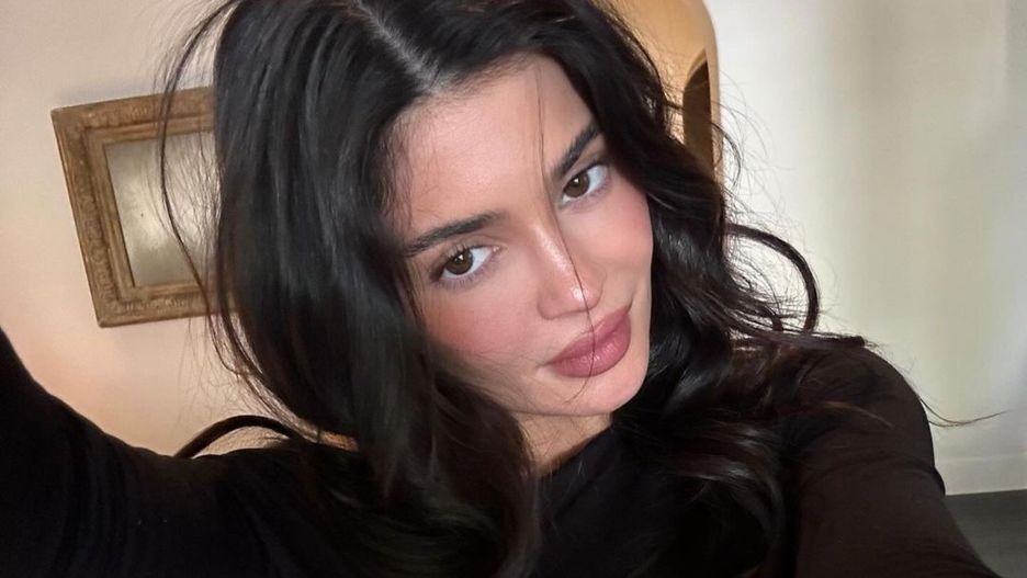 Kylie Jenner pokazała się w Paryżu w prześwitującej sukience 