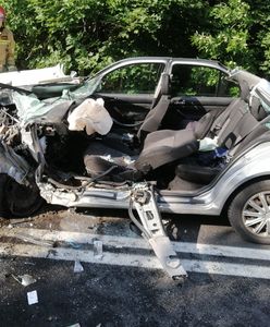 Zderzenie auta z busem na Dolnym Śląsku. W akcji śmigłowiec LPR