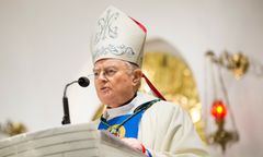 Abp Henryk Hoser: "Jan Paweł II jest atakowany, a większość ludzi ulega mutacji intelektualnej"