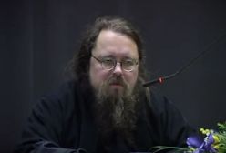 Rosja. O. Andriej Kurajew usunięty ze stanu duchownego. Znany jest powód