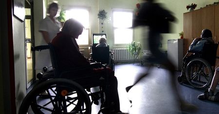 "Niewdzięczne dzieci" i rodzice w "przytułku". Polska się starzeje, ale bez pomysłu