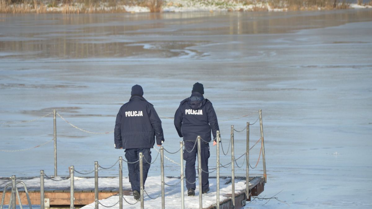 12-latek skuwał lód prętem. Interweniowała policja