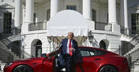 Kolejny cios w Elona? Trump chce sprzedać swoją Teslę