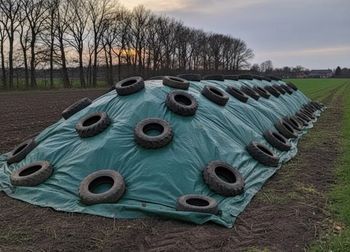 Rolnicy na celowniku absurdalnych przepisów! KRIR walczy o zniesienie zezwoleń na… opony do kiszonek