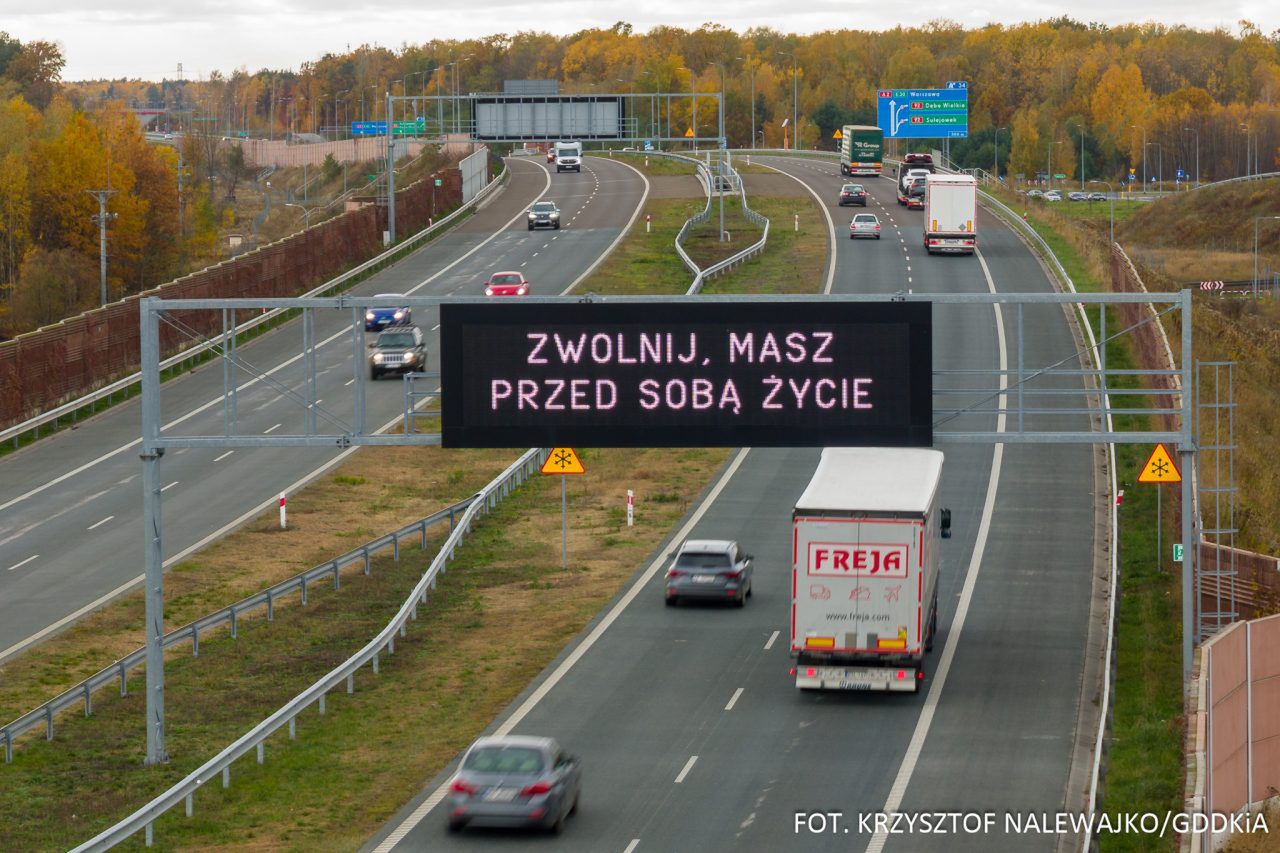 Nietypowe hasła na drogach ekspresowych. Kampania społeczna dla poprawy bezpieczeństwa