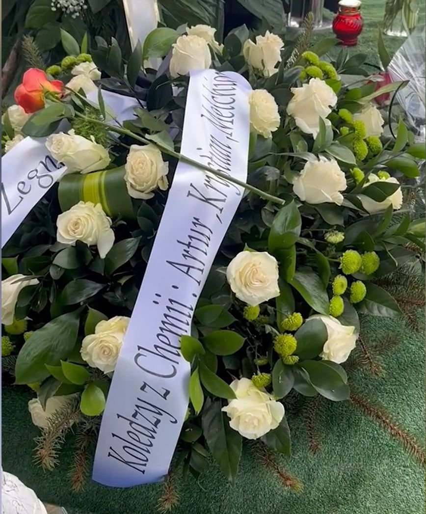 Bliscy złożyli wieńce na grobie Tomasza Komendy