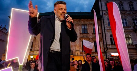 Zandberg wzywa Tuska do wyjaśnień w sprawie kampanii wyborczej