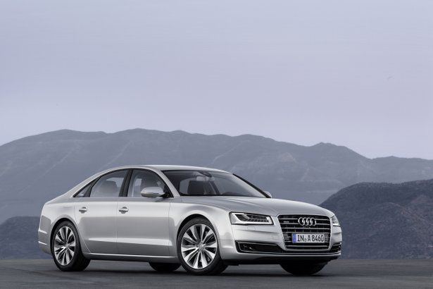 Audi A8/S8 po faceliftingu - więcej mocy, więcej gadżetów [wideo]