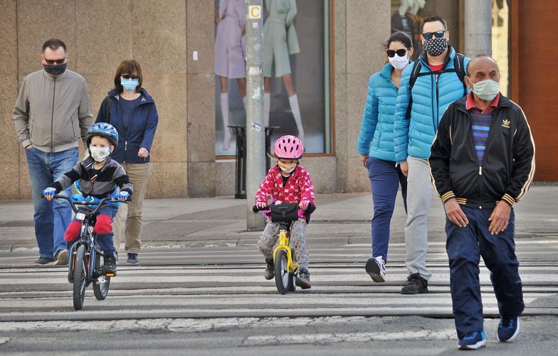 Sprzedający znacznie rzadziej sprawdzają w systemach swoich klientów. 