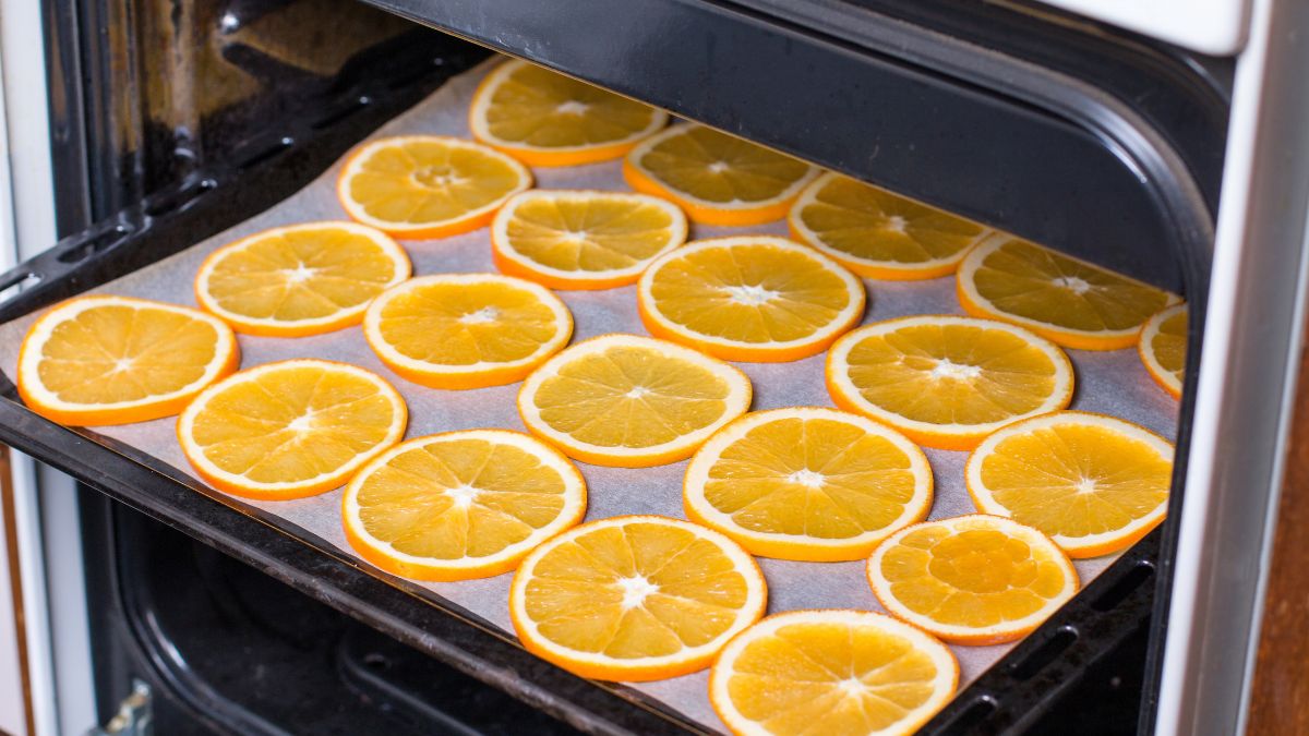 Suszenie plasterków pomarańczy w piekarniku