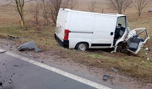 Dramat na Mazurach. Tyle zostało z auta, są ranni