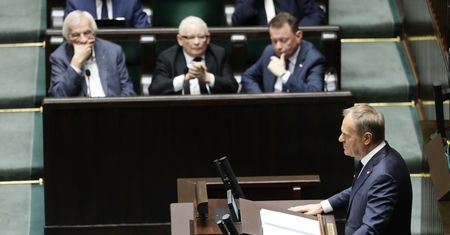 "Kompromitacja", "szopka". Opozycja komentuje tajne wystąpienie Tuska
