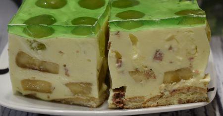 Bananowe ciasto z galaretką bez pieczenia. Skusi każdego łasucha