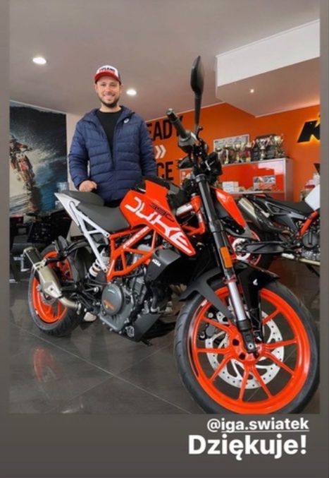 Iga Świątek kupiła trenerowi motocykl 