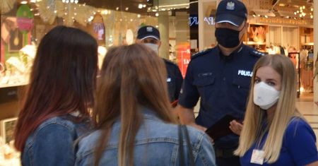 Wzmożone kontrole policji i sanepidu w galeriach handlowych